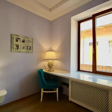 Romantic Lux Vivaldi Svobode Avenue 39