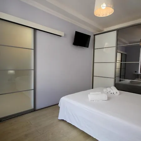 Apartment Romantic Lux Vivaldi Svobode Avenue 39