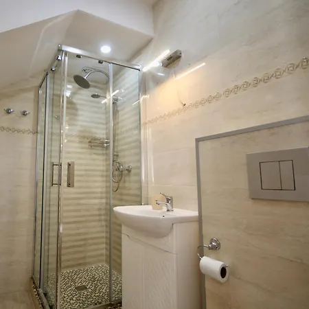 Apartamento Romantic Lux Vivaldi Svobode Avenue 39